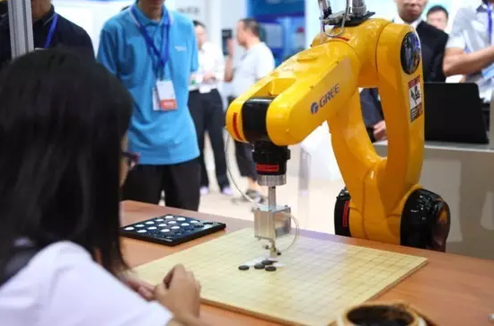 2015年，全球工業(yè)機器人供應量達到254000臺